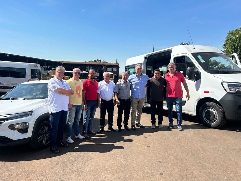 Deputado Zarattini em visita ao município de Américo Brasiliense, durante apresentação dos veículos de emenda parlamentar Deputado Zarattini em visita ao município de Américo Brasiliense, durante apresentação dos veículos de emenda parlamentar