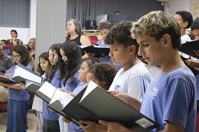 Coral da Escola Dinorá Marcondes Gomes. (Imagem: Denílson Lopes)