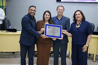 Alegria e emoção durante entrega do Diploma de Reconhecimento Público (Imagem: Denílson Lopes)