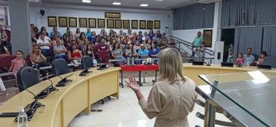 Lilliane Zanin durante palestra. (Imagem: Denílson Lopes)