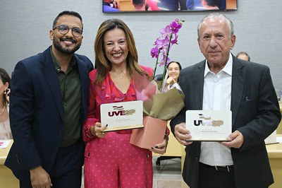Maicon Rios(presidente), Sílvia Melo – presidente executiva da UVESP, ladeado Sebastião Misiara – presidente do Conselho Deliberativo da UVESP. (Imagem: Denílson Lopes)