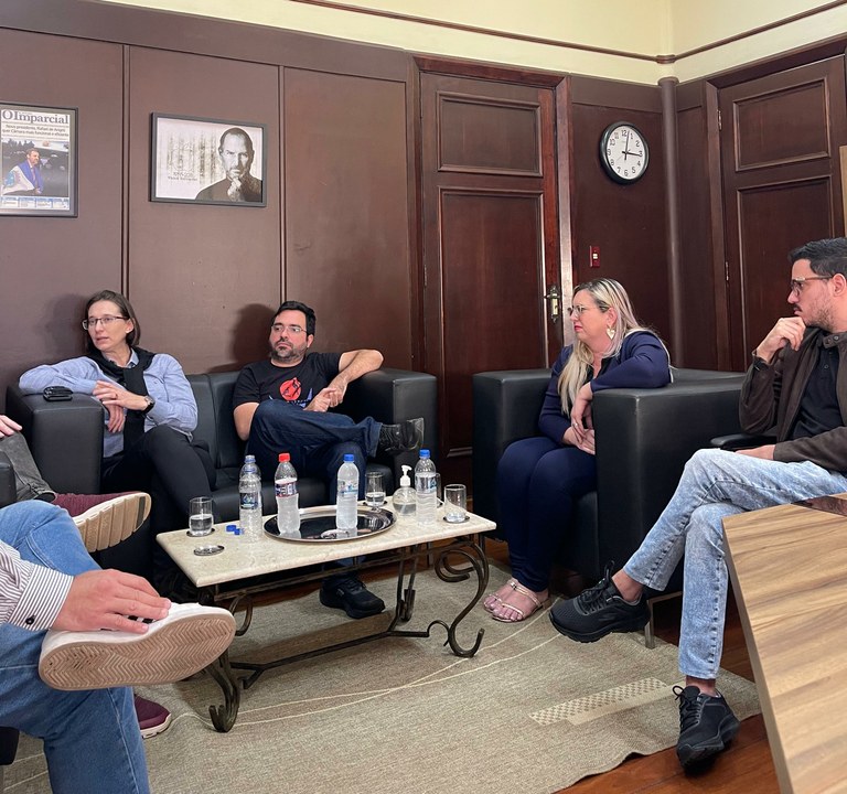 Servidores da Câmara Municipal de Américo participam de visita institucional à Câmara Municipal de Araraquara 04 Servidores da Câmara Municipal de Américo participam de visita institucional à Câmara Municipal de Araraquara 04