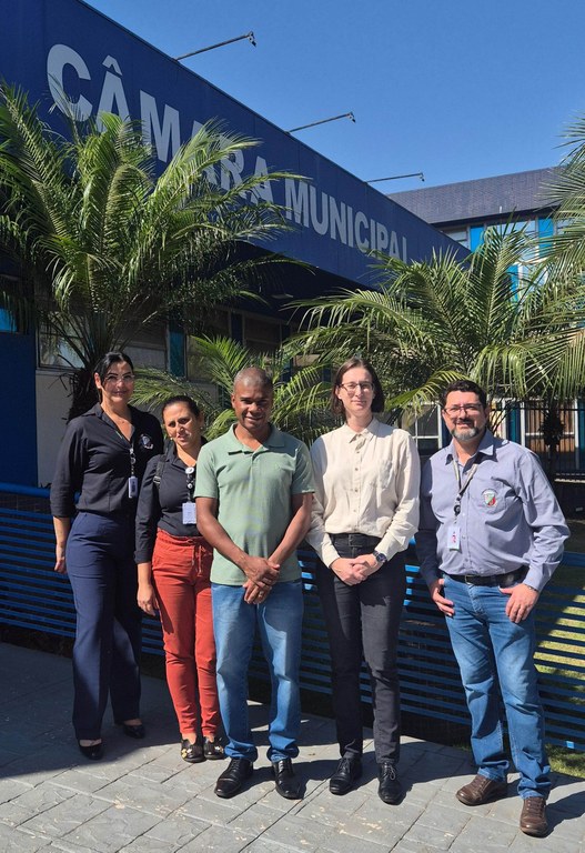 Presidente da Câmara Municipal de Motuca e funcionários, ao lado da Dra. Dayane Fanti Presidente da Câmara Municipal de Motuca e funcionários, ao lado da Dra. Dayane Fanti