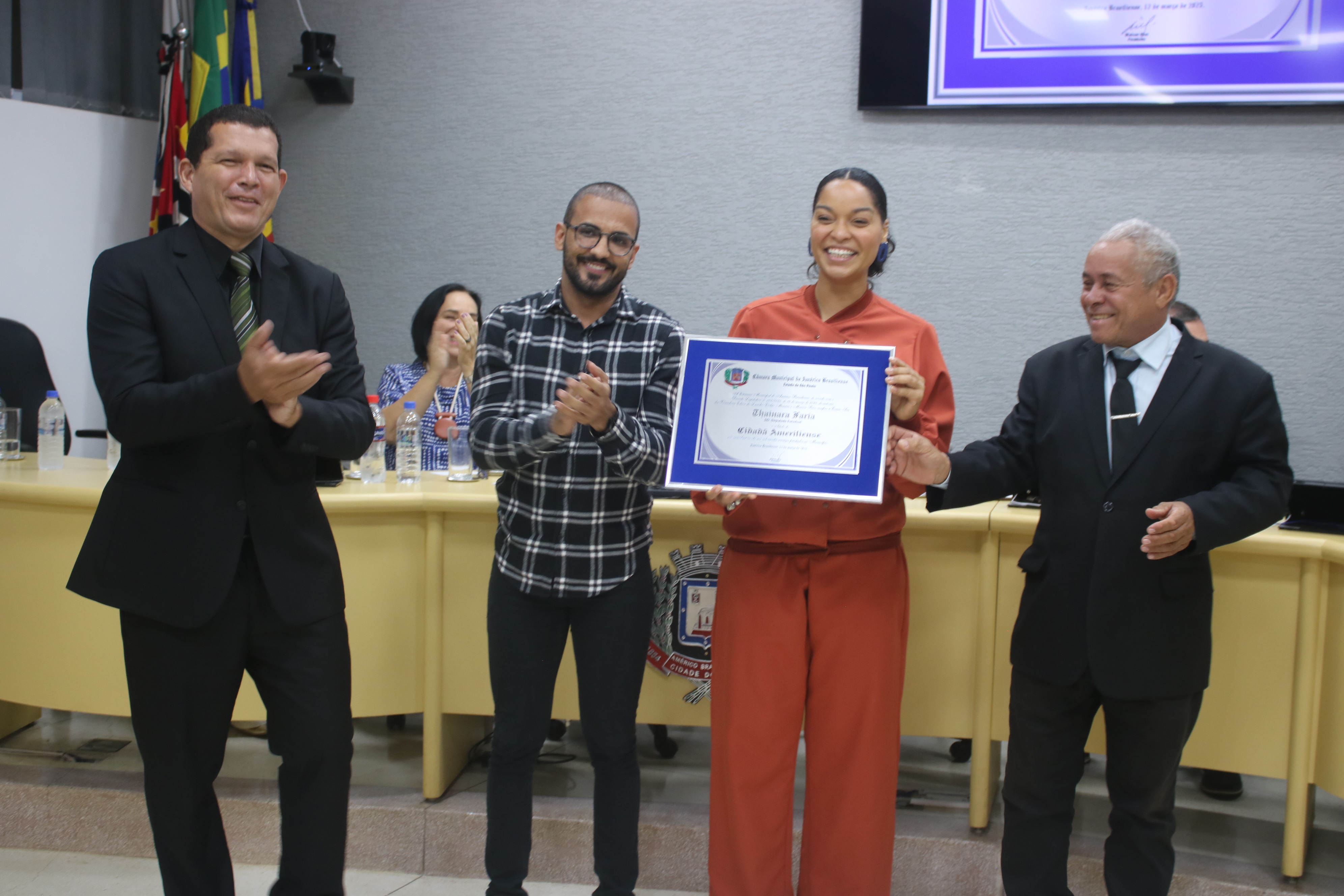 Deputada Thainara Faria recebe título de cidadã Ameriliense