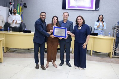 Escola Estadual Professora Dinorá Marcondes Gomes recebe Diploma de Reconhecimento Público