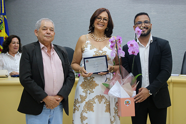 Vereador Silas da Sadia, ex-vereadora Dra. Edna dos Anjos ao lado presidente Maicon Rios